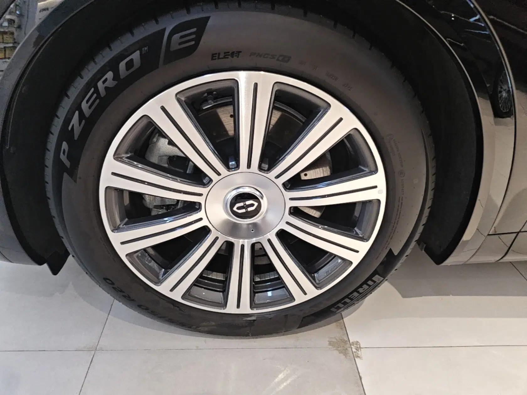 Hima AITO M8 2025 Extended-Range Max+ Version 53.4 kWh 5-Seater Edition — миниатюра 10