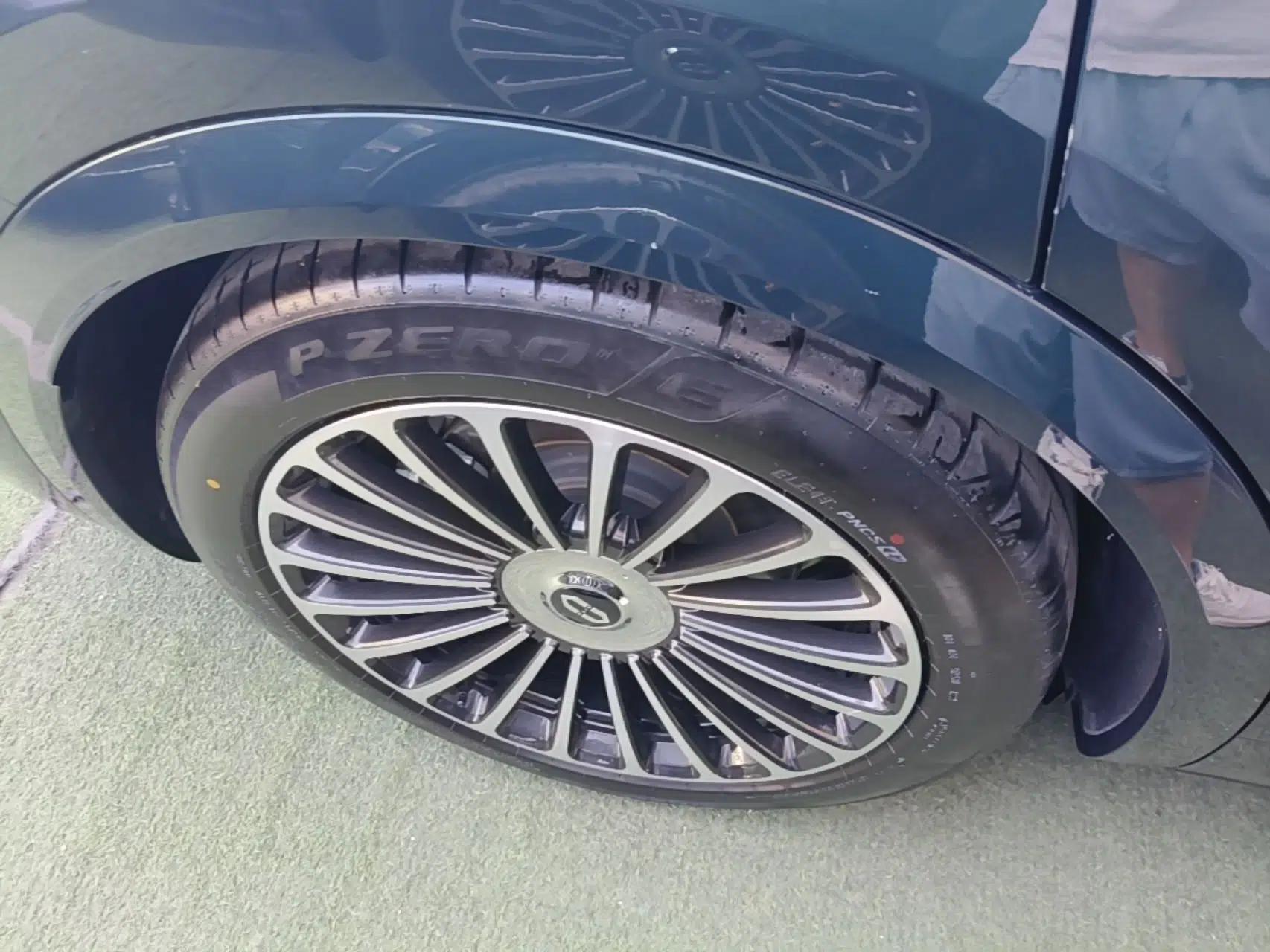 Hima AITO M8 2025 Extended-Range Ultra Version 53.4 kWh 6-Seater Edition — миниатюра 11