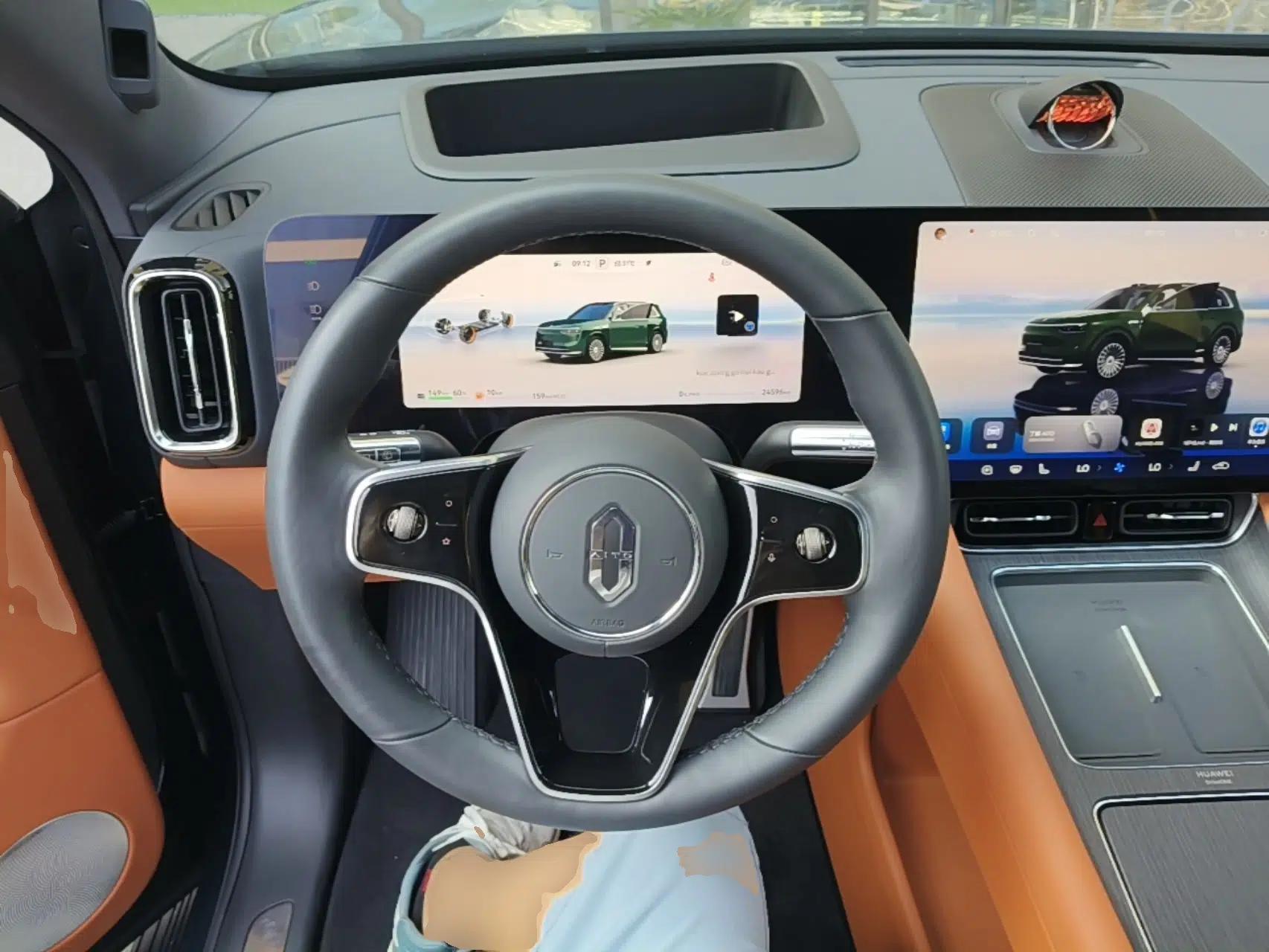 Hima AITO M8 2025 Extended-Range Ultra Version 53.4 kWh 6-Seater Edition — миниатюра 13
