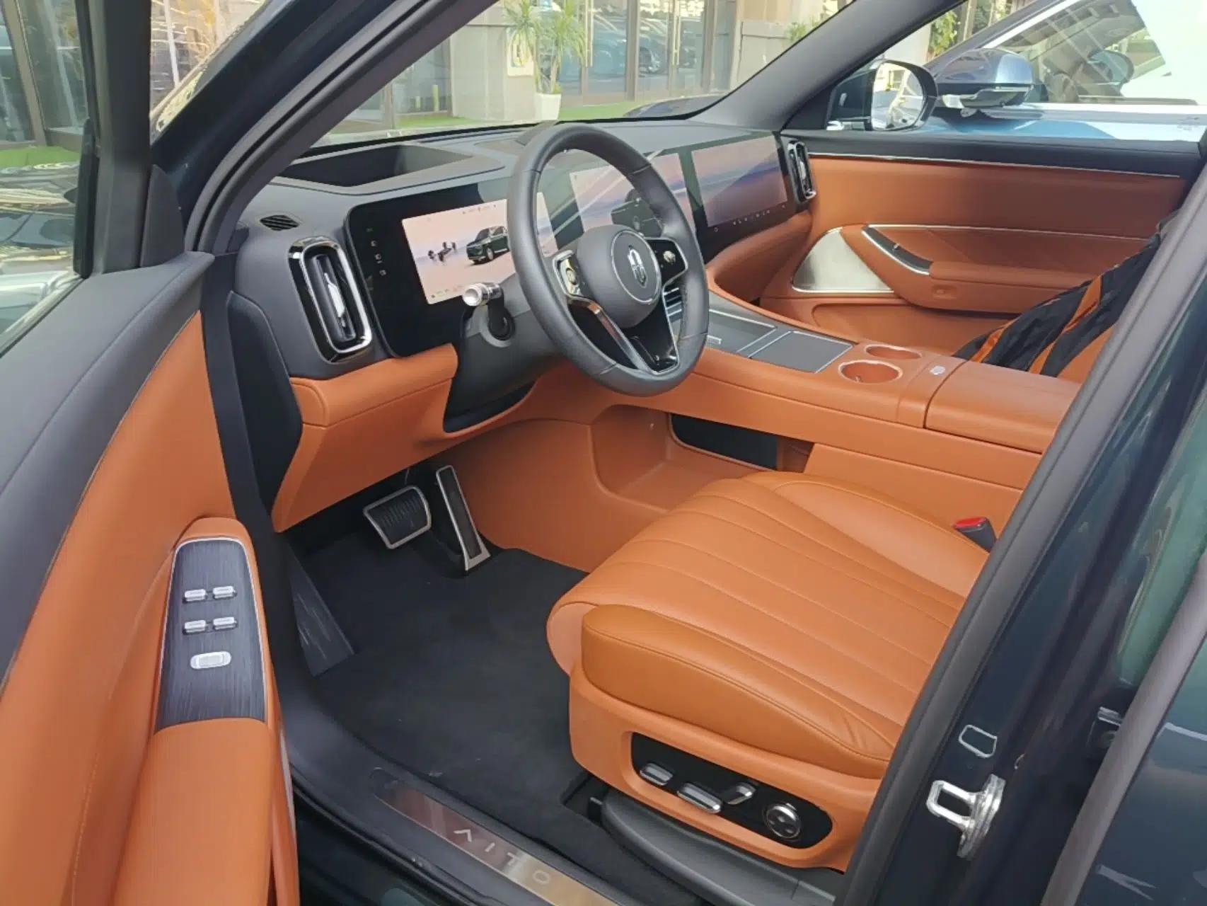 Hima AITO M8 2025 Extended-Range Ultra Version 53.4 kWh 6-Seater Edition — миниатюра 17