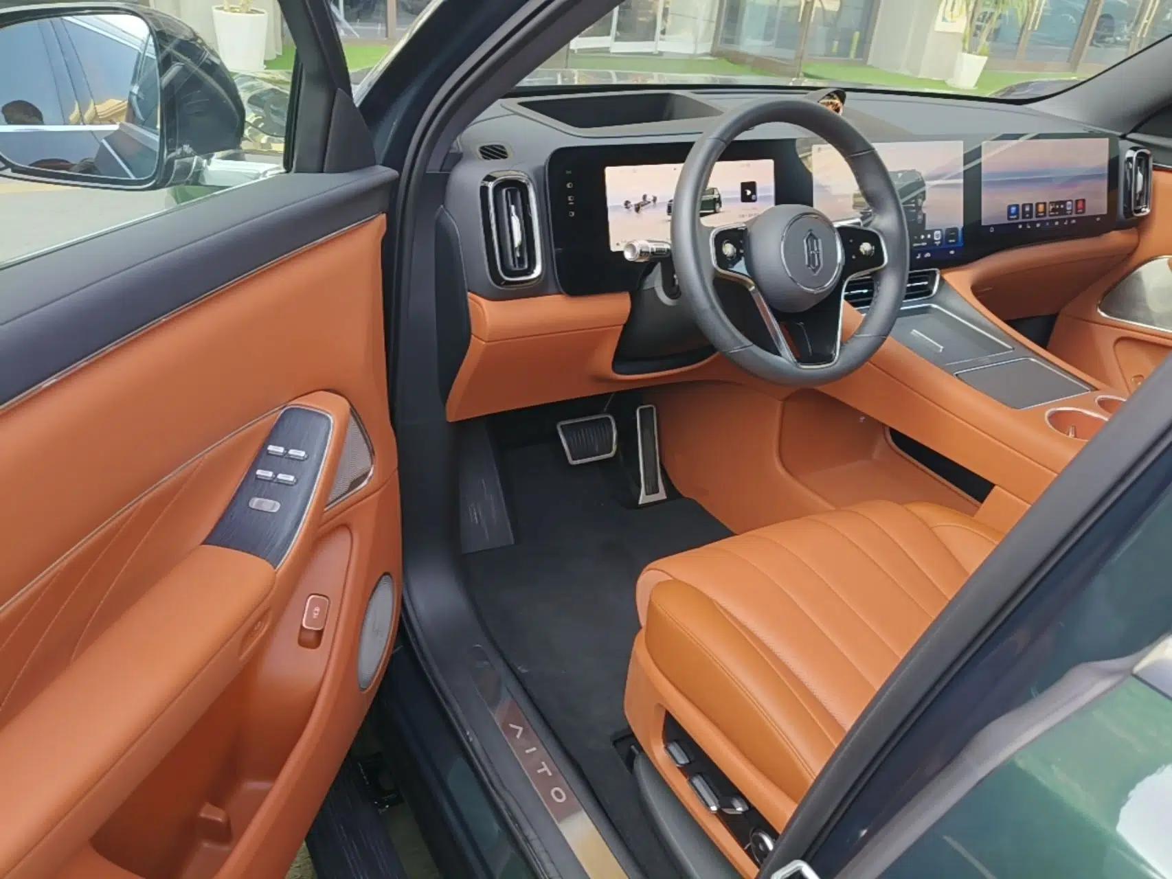 Hima AITO M8 2025 Extended-Range Ultra Version 53.4 kWh 6-Seater Edition — миниатюра 18