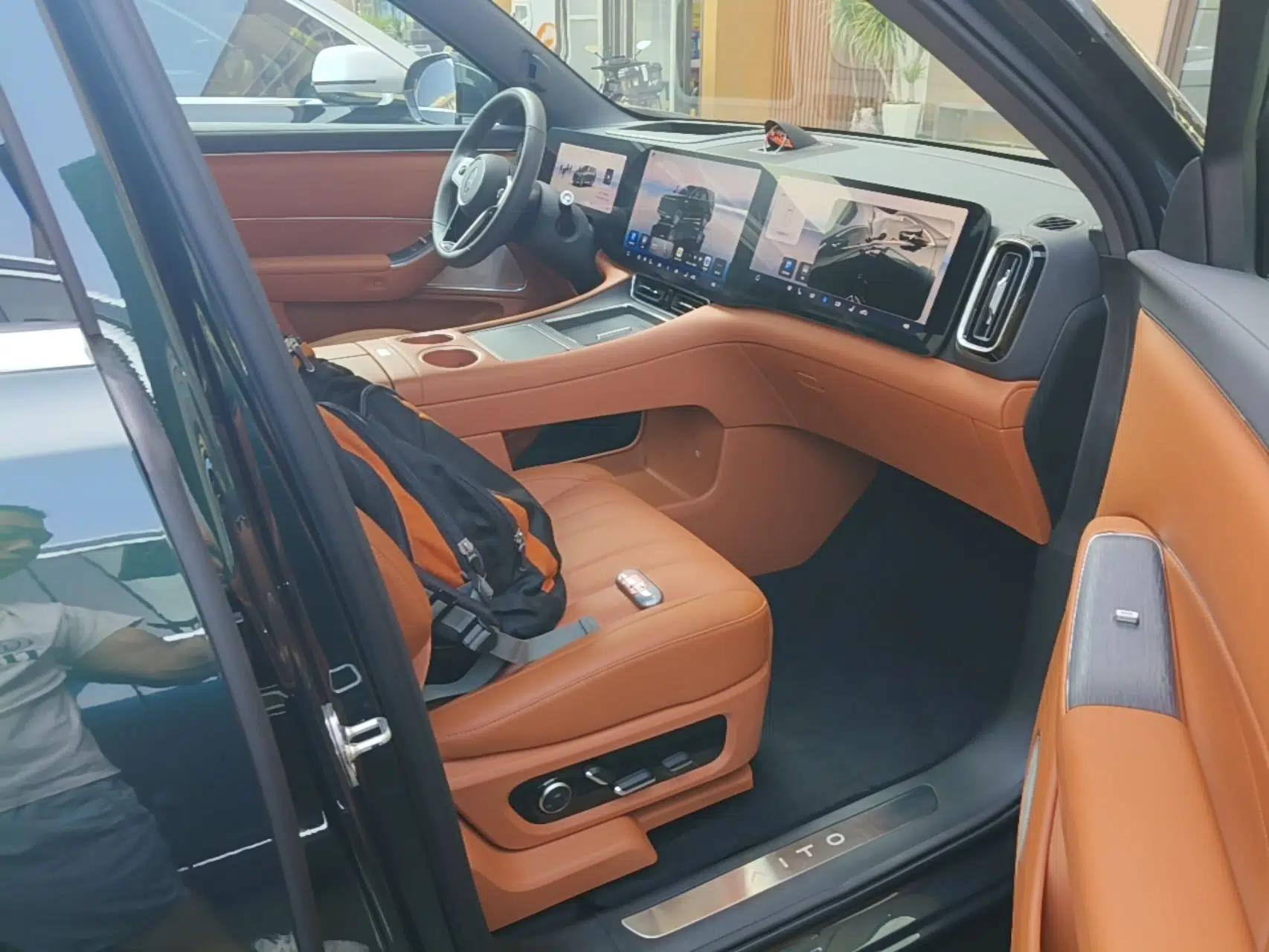 Hima AITO M8 2025 Extended-Range Ultra Version 53.4 kWh 6-Seater Edition — миниатюра 19