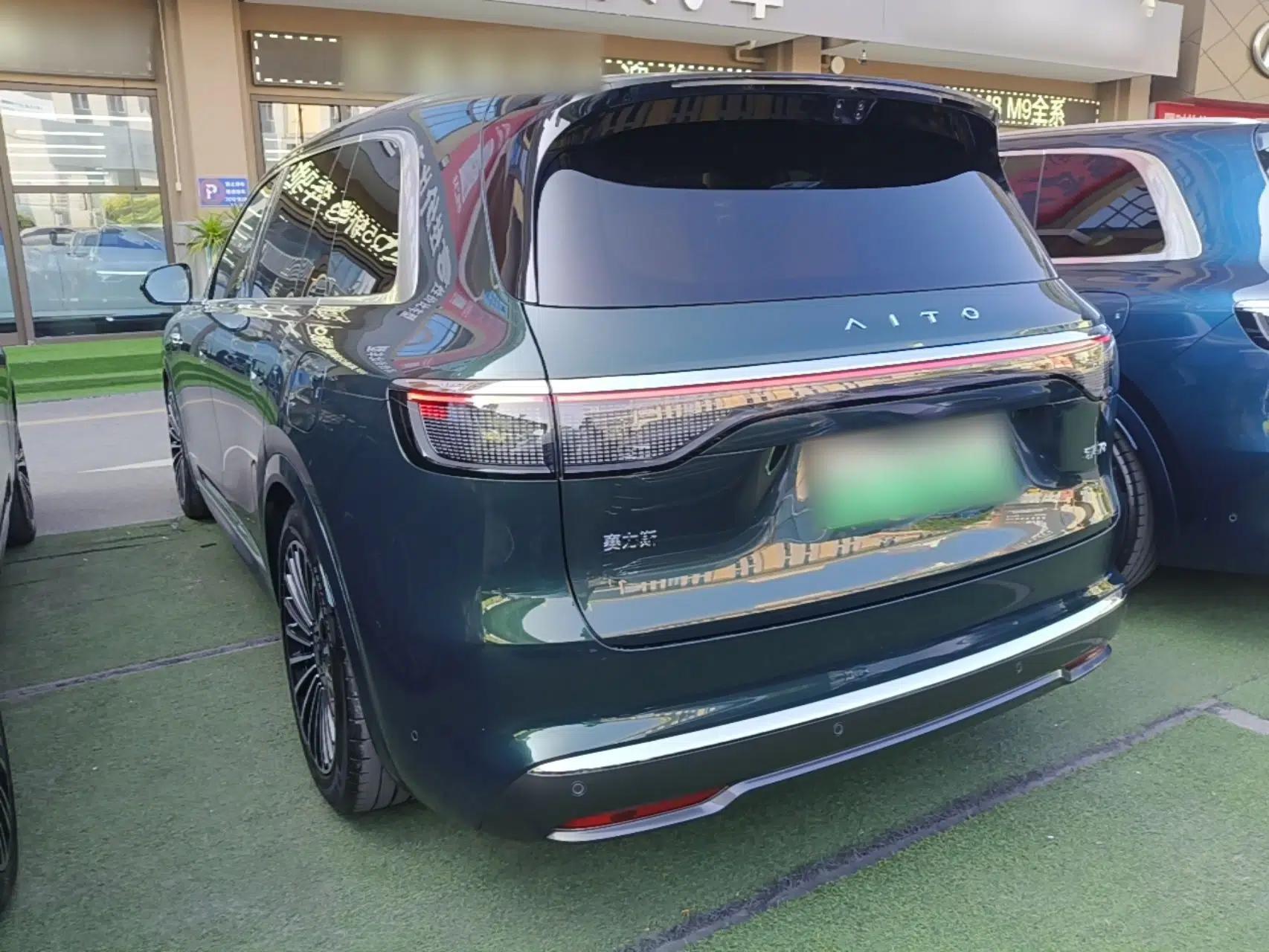 Hima AITO M8 2025 Extended-Range Ultra Version 53.4 kWh 6-Seater Edition — миниатюра 4