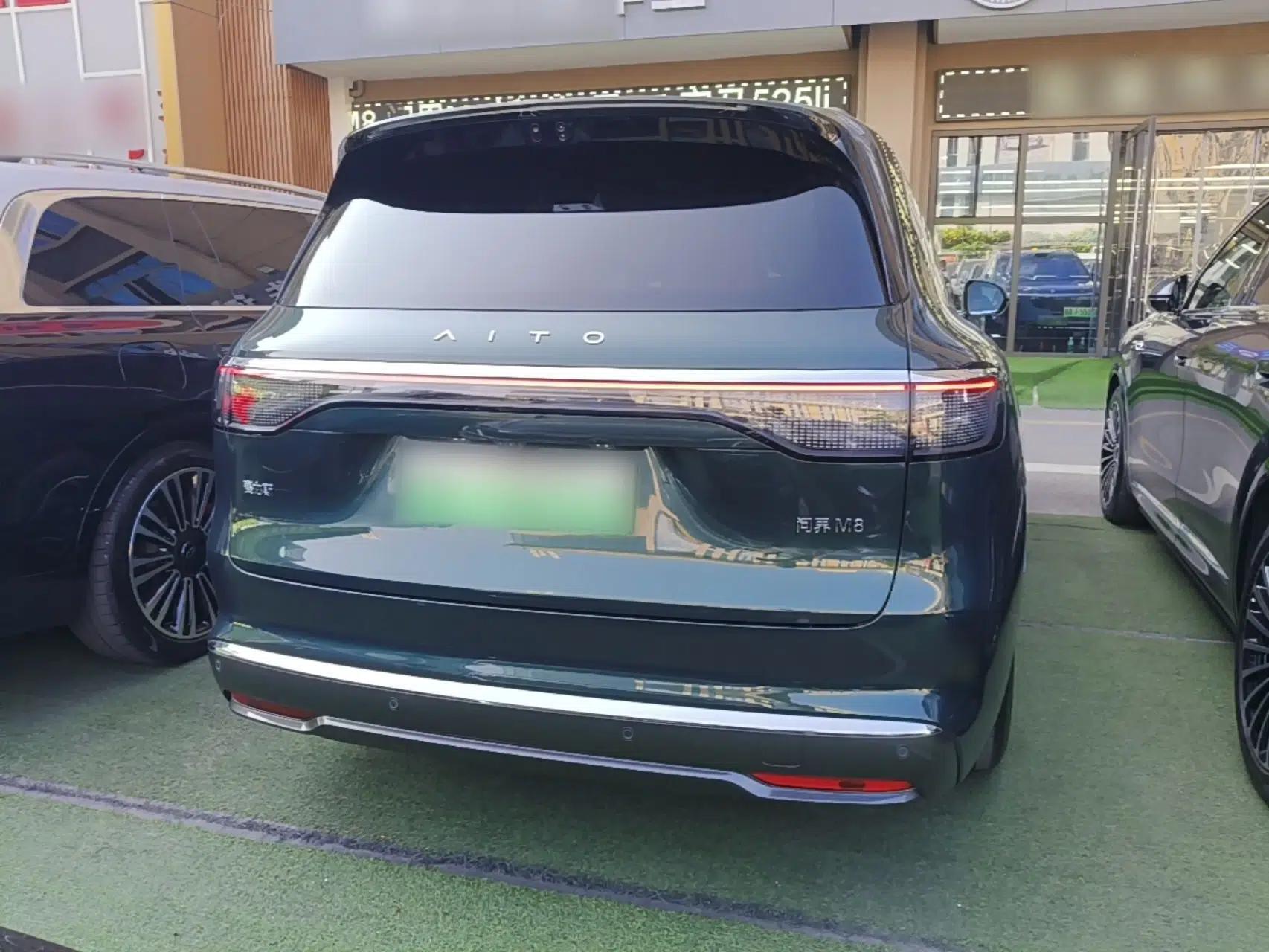 Hima AITO M8 2025 Extended-Range Ultra Version 53.4 kWh 6-Seater Edition — миниатюра 5