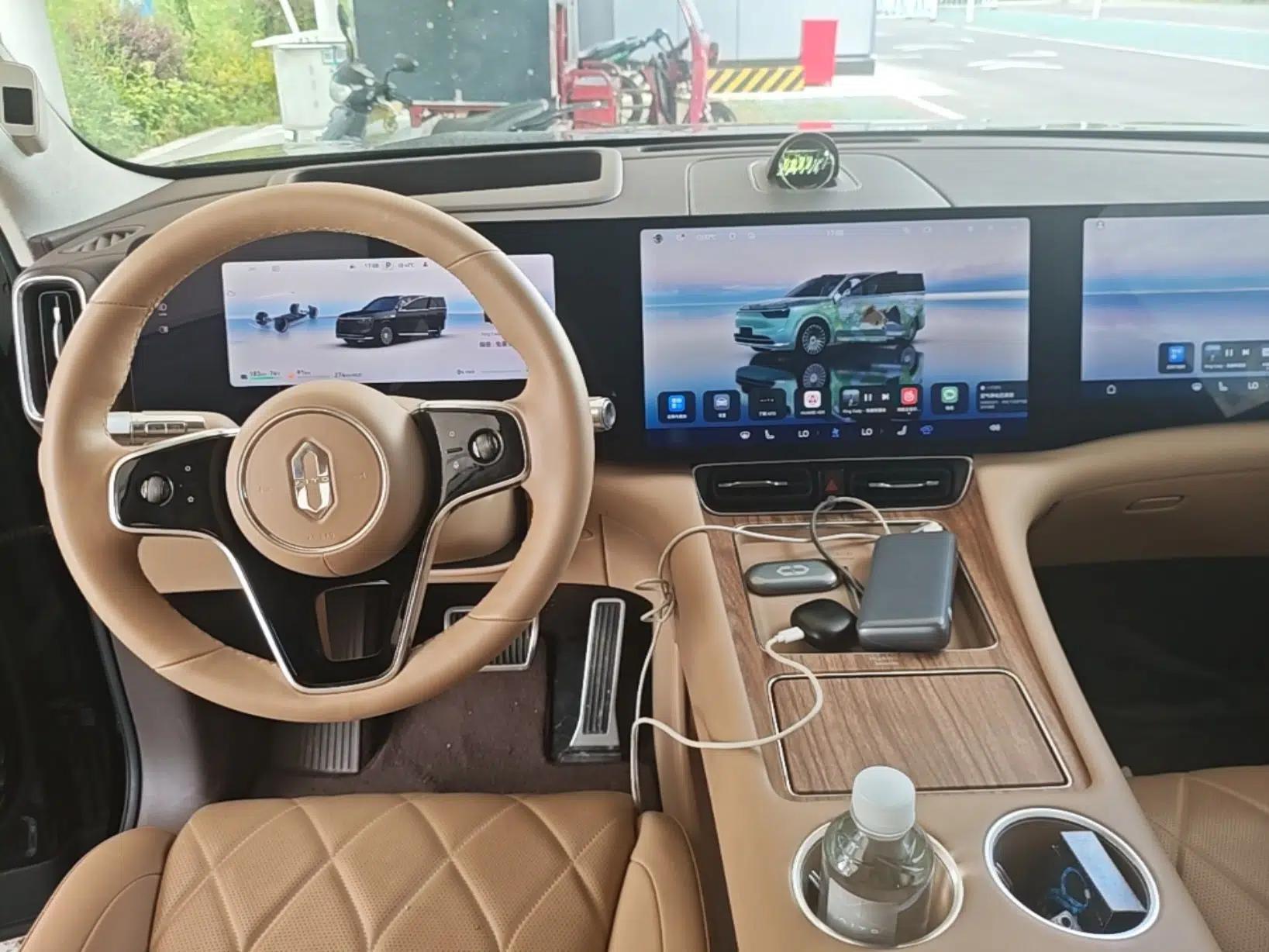 Hima AITO M8 2025 Extended-Range Ultra Version 53.4 kWh 6-Seater Edition — миниатюра 12