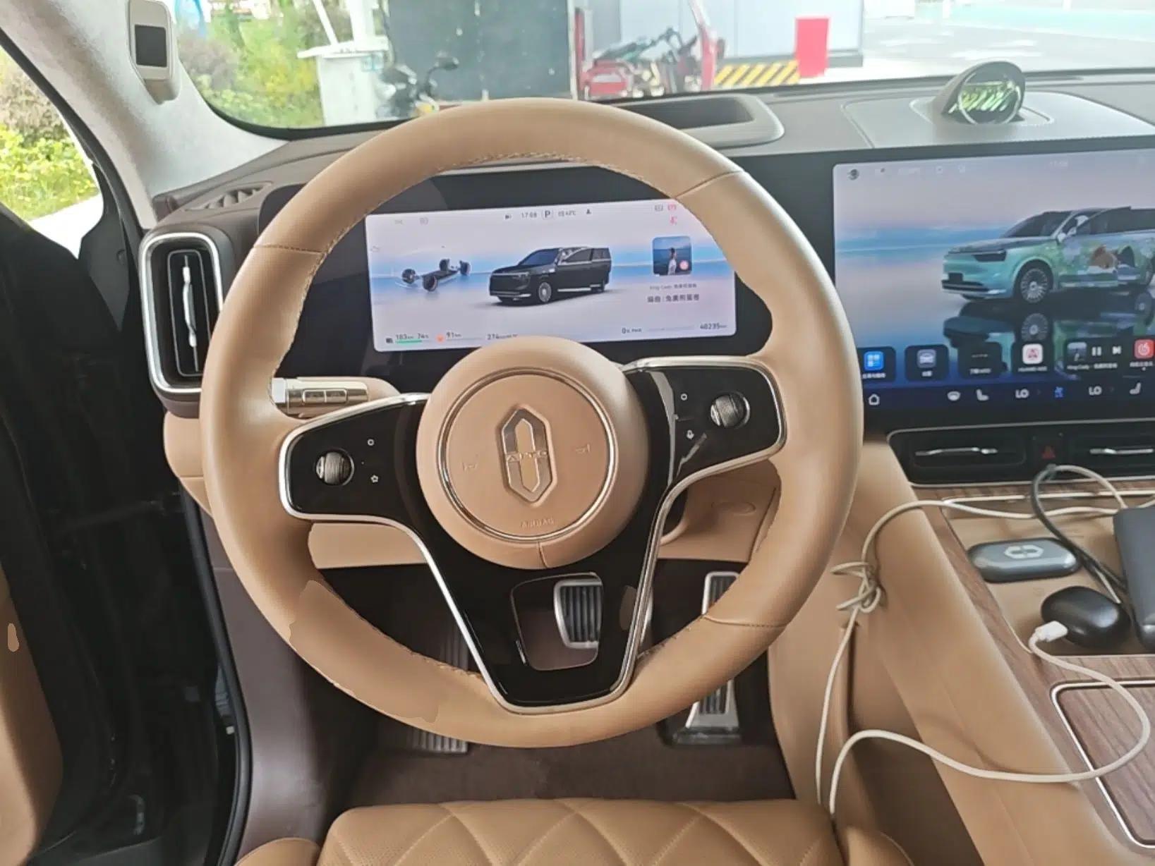 Hima AITO M8 2025 Extended-Range Ultra Version 53.4 kWh 6-Seater Edition — миниатюра 13