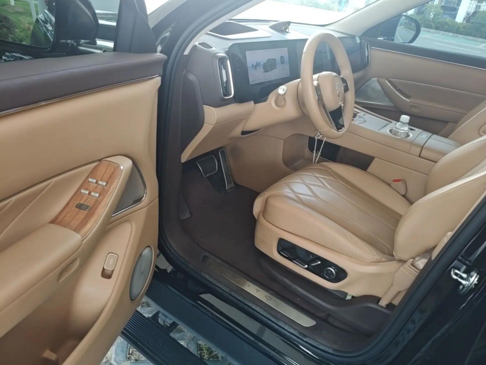 Hima AITO M8 2025 Extended-Range Ultra Version 53.4 kWh 6-Seater Edition — миниатюра 18