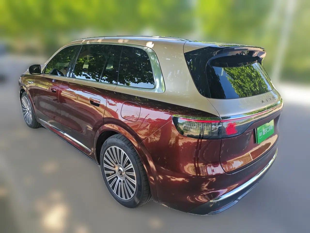 Hima AITO M8 2025 Extended-Range Ultra Version 53.4 kWh 6-Seater Edition — миниатюра 4