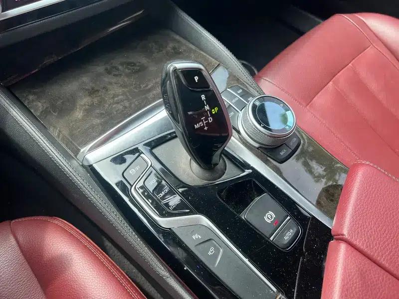 2020 BMW 5 Series 530Li Luxury M Sport Package — миниатюра 14