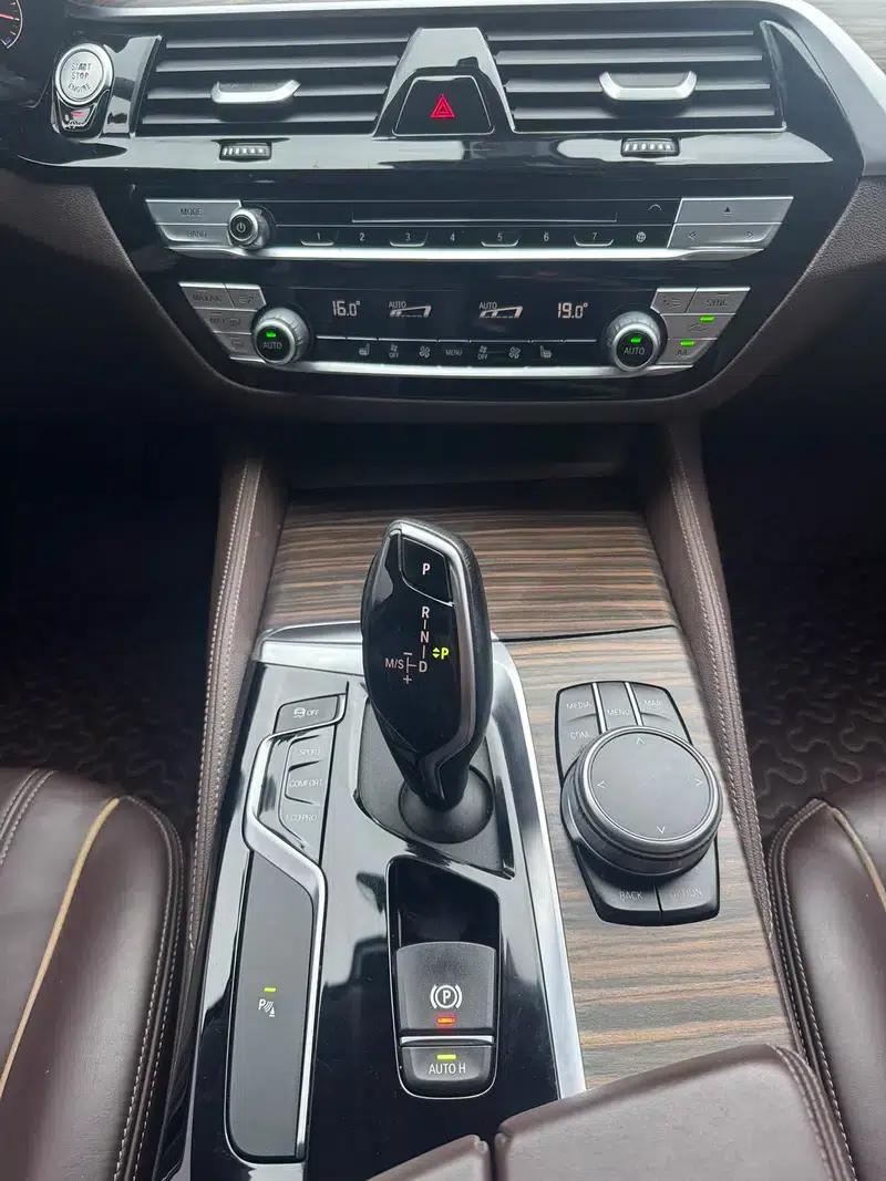 BMW 5 Series 2019 Facelift 530Li Leading Luxury Package — миниатюра 15