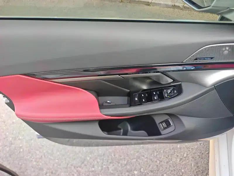 2025 BMW 5 Series 530Li xDrive M Sport Package — миниатюра 16