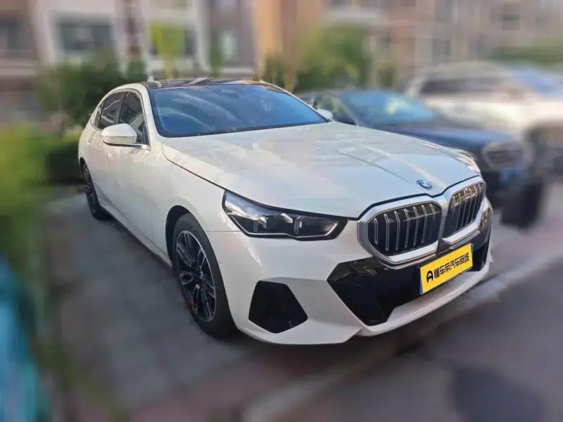 2025 BMW 5 Series 530Li xDrive M Sport Package — миниатюра 3