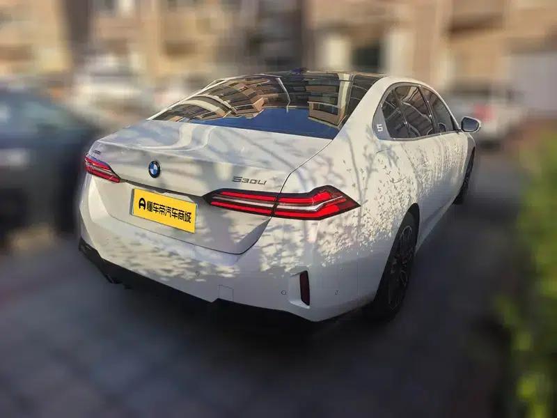 2025 BMW 5 Series 530Li xDrive M Sport Package — миниатюра 4