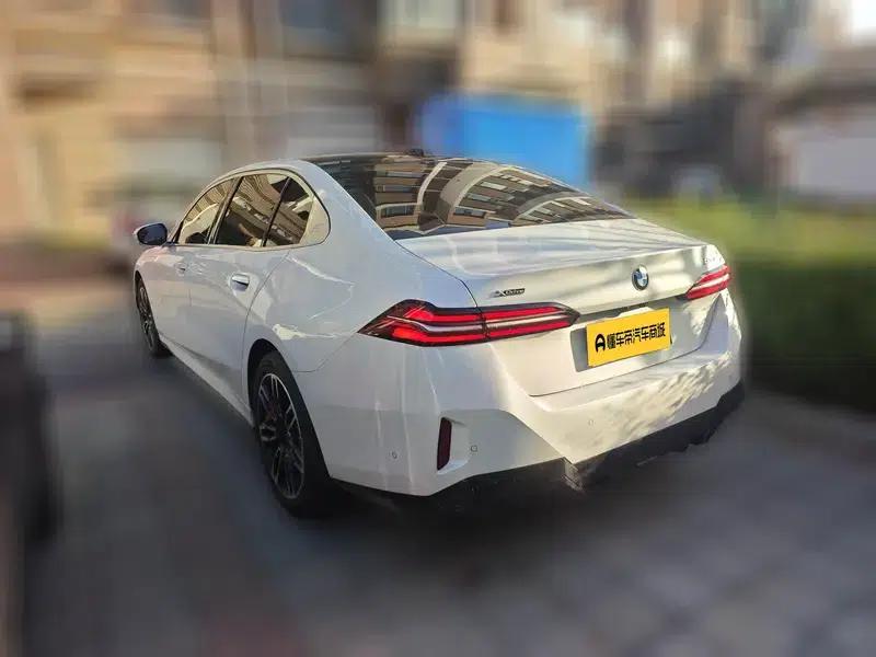 2025 BMW 5 Series 530Li xDrive M Sport Package — миниатюра 6