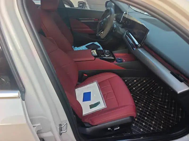 2025 BMW 5 Series 530Li xDrive M Sport Package — миниатюра 8