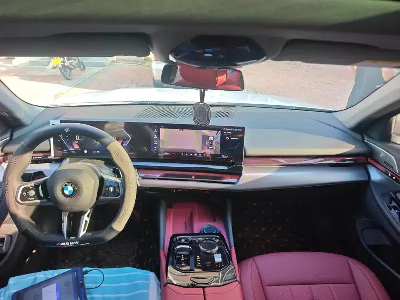 2025 BMW 5 Series 530Li xDrive M Sport Package — миниатюра 10