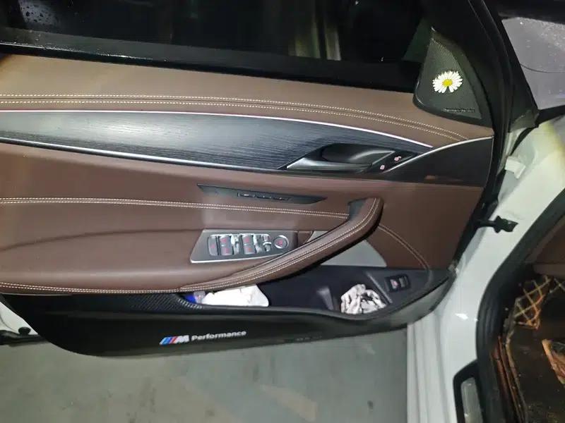 2023 BMW 5 Series 530Li Leading Edition M Sport Package — миниатюра 16