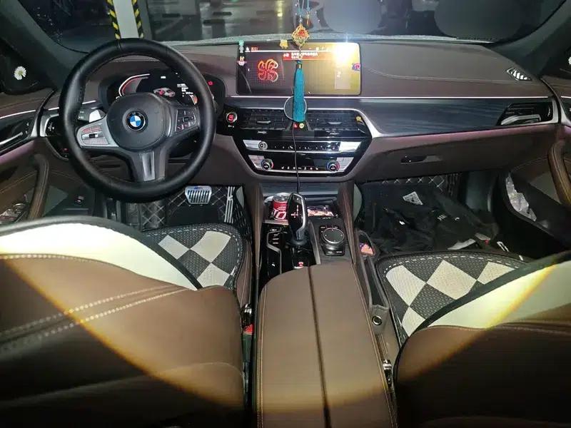 2023 BMW 5 Series 530Li Leading Edition M Sport Package — миниатюра 10
