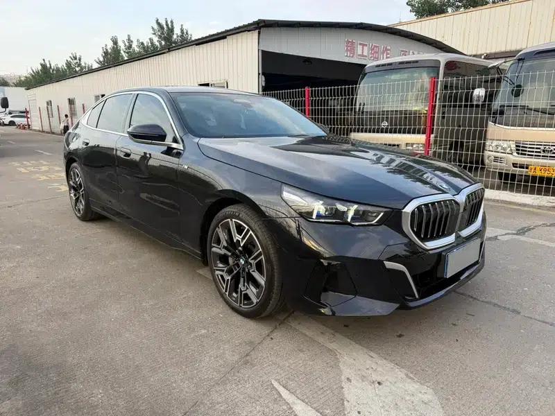 2025 BMW 5 Series Facelift 530Li Luxury M Sport Package — миниатюра 3