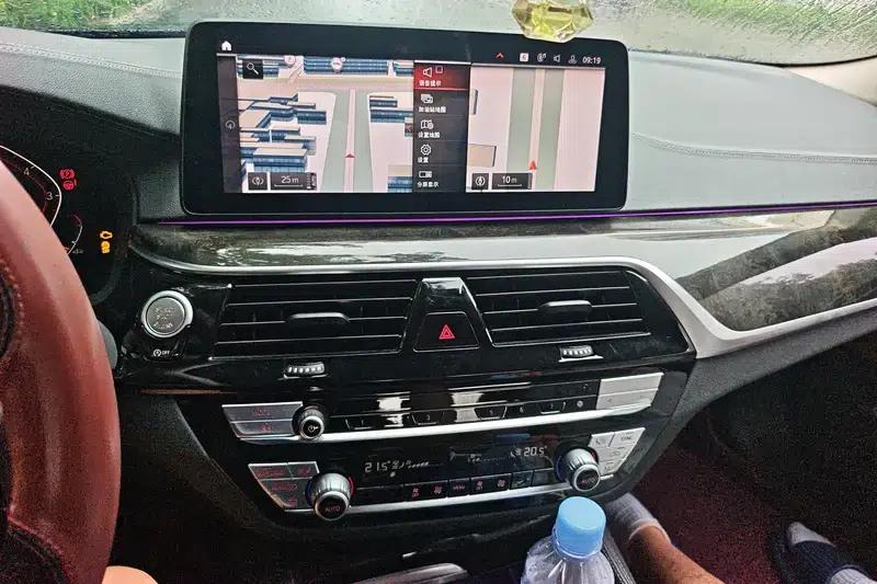 2021 BMW 5 Series 525Li Luxury Package — миниатюра 11