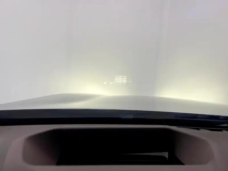 2023 BMW 5 Series 530Li Luxury M Sport Package — миниатюра 9