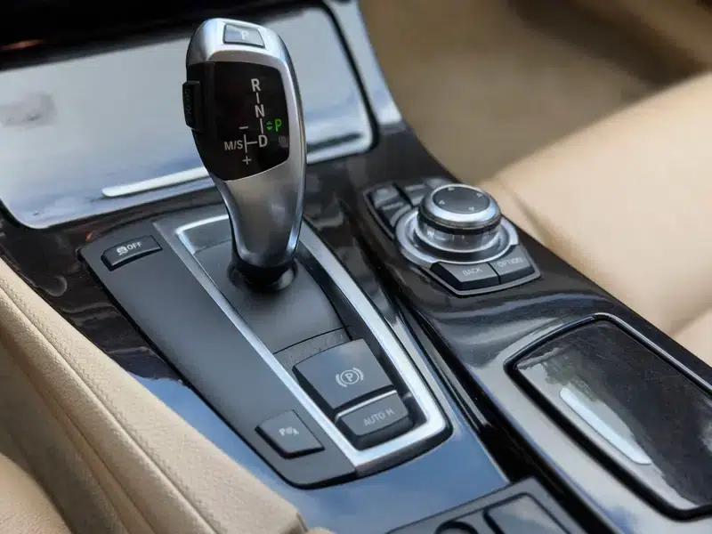 BMW 5 Series 2012 523Li Luxury — миниатюра 14