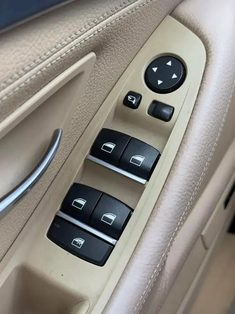 BMW 5 Series 2012 523Li Luxury — миниатюра 19