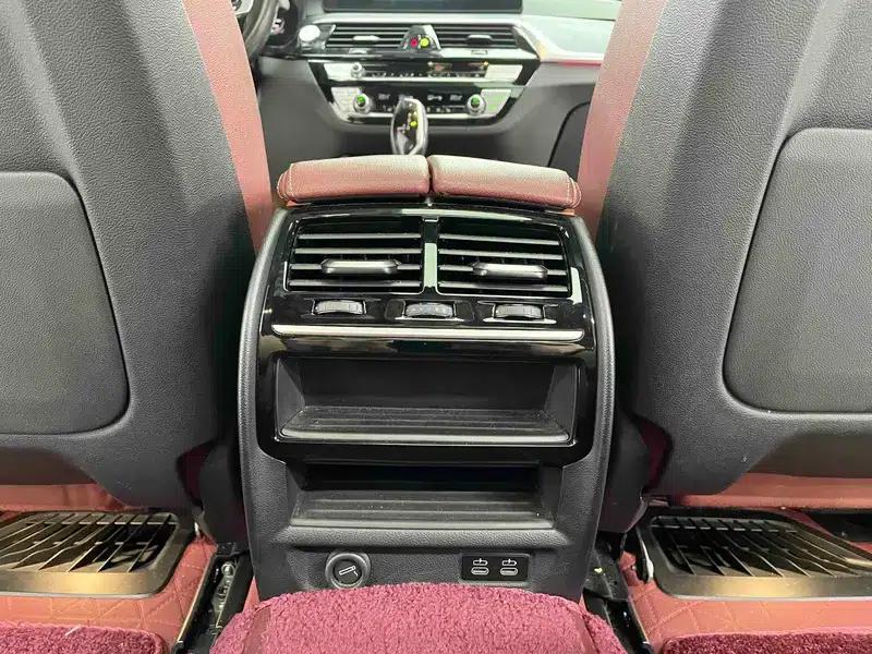 2021 BMW 5 Series 530Li Leading Edition M Sport Package — миниатюра 7