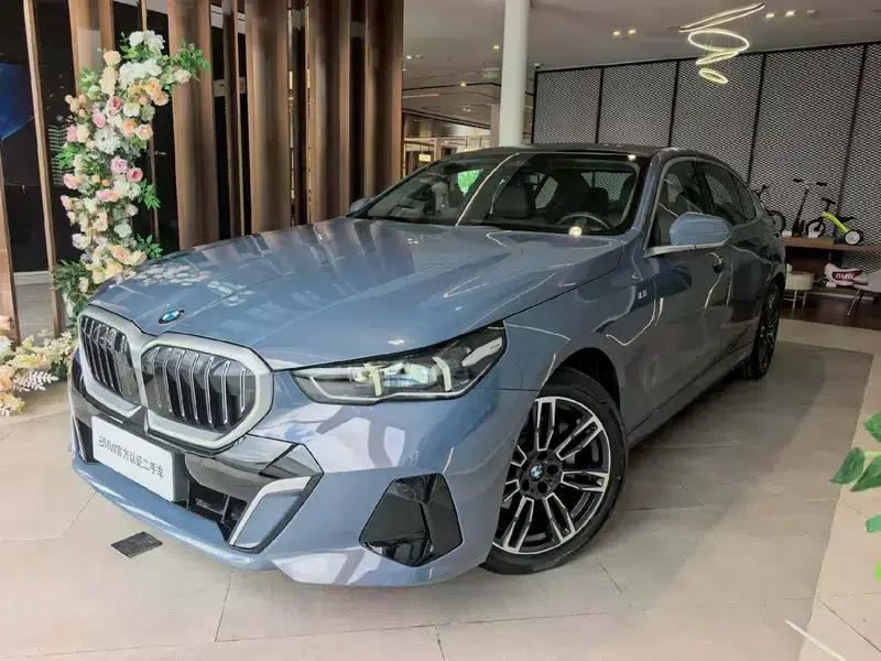 2024 BMW 5 Series 530Li Leading Edition M Sport Package — миниатюра 1