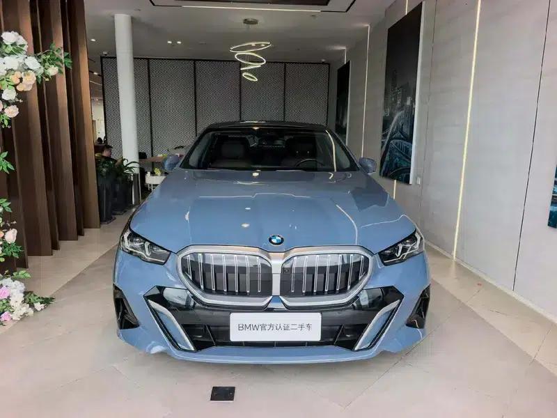 2024 BMW 5 Series 530Li Leading Edition M Sport Package — миниатюра 2