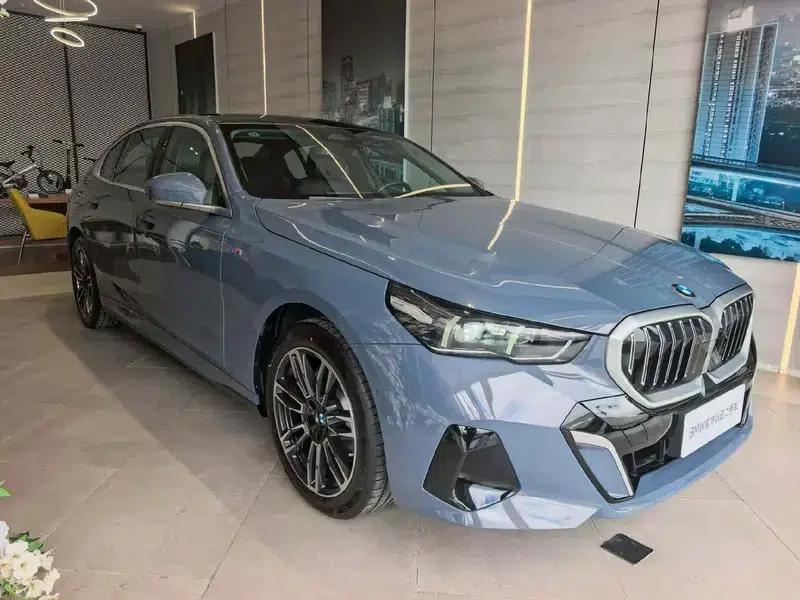 2024 BMW 5 Series 530Li Leading Edition M Sport Package — миниатюра 3