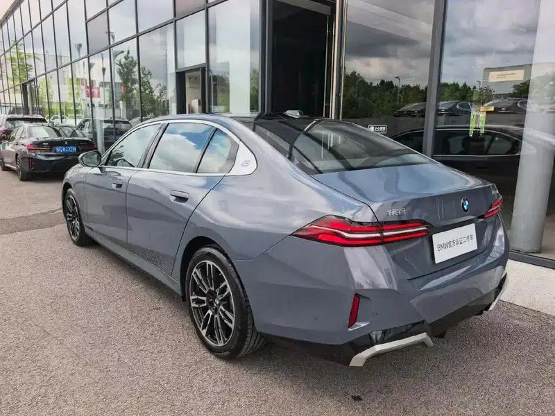 2024 BMW 5 Series 530Li Leading Edition M Sport Package — миниатюра 4