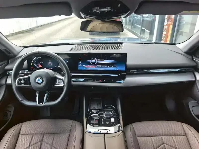 2024 BMW 5 Series 530Li Leading Edition M Sport Package — миниатюра 7