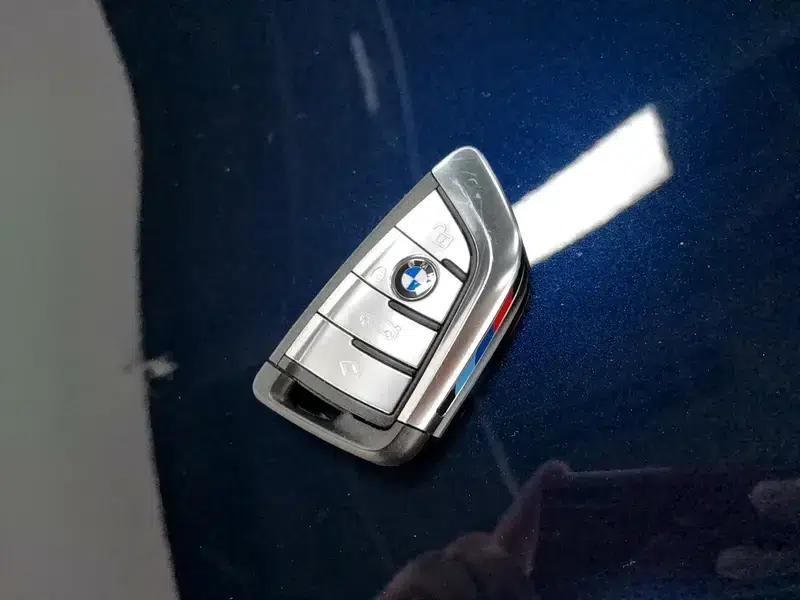 2022 BMW 5 Series Facelift 530Li Leading Edition M Sport Package — миниатюра 11