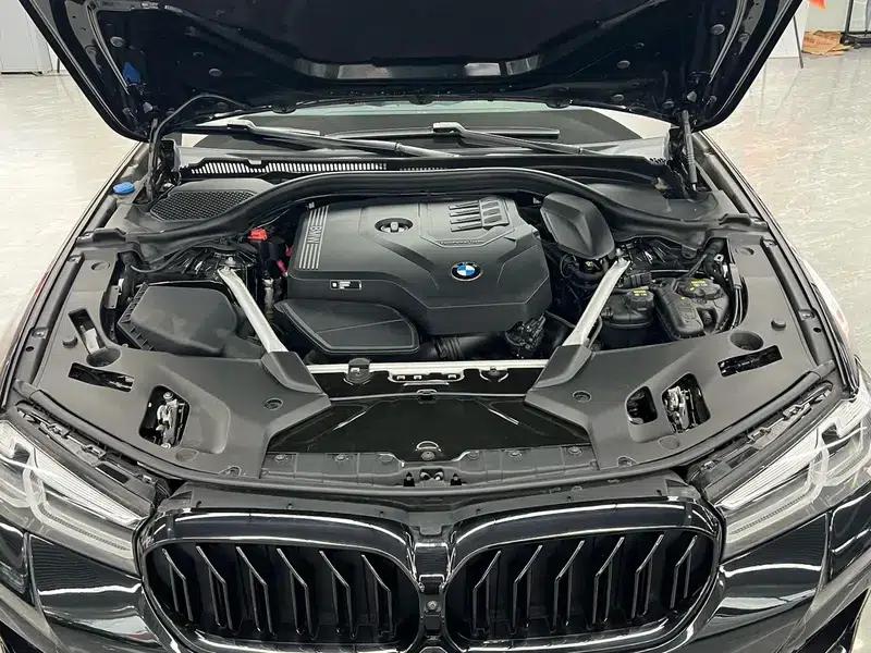 2022 BMW 5 Series 530Li Luxury M Sport Package — миниатюра 8