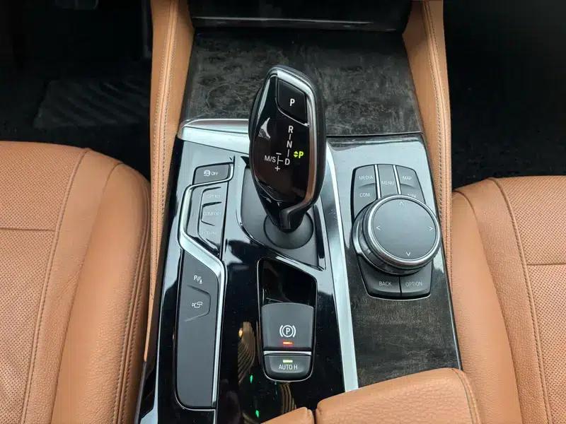 2018 BMW 5 Series 530Li Luxury M Sport Package — миниатюра 15