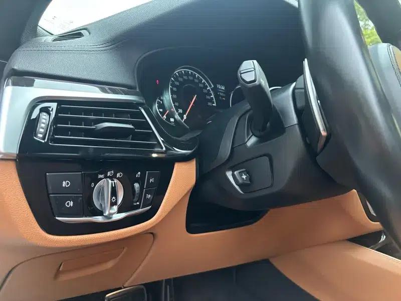 2018 BMW 5 Series 530Li Luxury M Sport Package — миниатюра 16