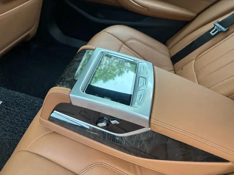 2018 BMW 5 Series 530Li Luxury M Sport Package — миниатюра 23