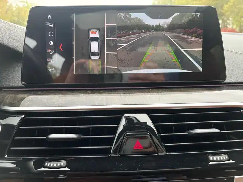 2018 BMW 5 Series 530Li Luxury M Sport Package — миниатюра 9