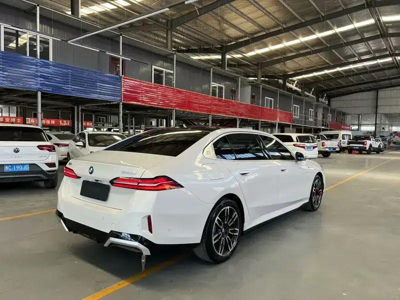 2025 BMW 5 Series 530Li Leading Edition M Sport Package — миниатюра 5