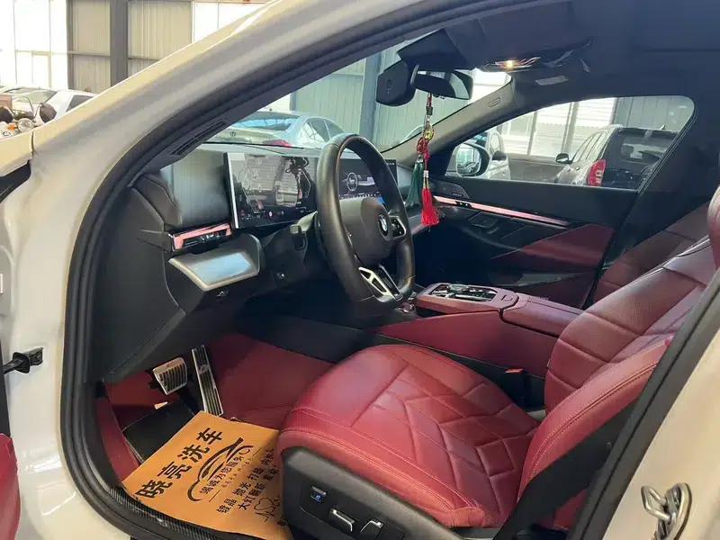 2025 BMW 5 Series 530Li Leading Edition M Sport Package — миниатюра 8