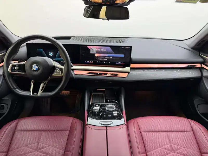 2024 BMW 5 Series 530Li Luxury M Sport Package — миниатюра 11