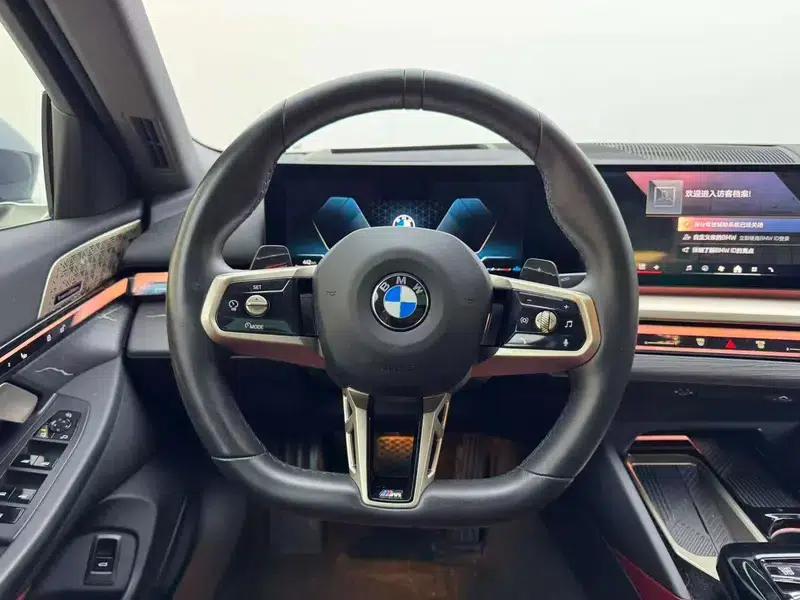 2024 BMW 5 Series 530Li Luxury M Sport Package — миниатюра 13