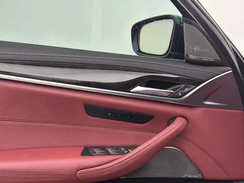 2020 BMW 5 Series 530Li Luxury M Sport Package — миниатюра 11