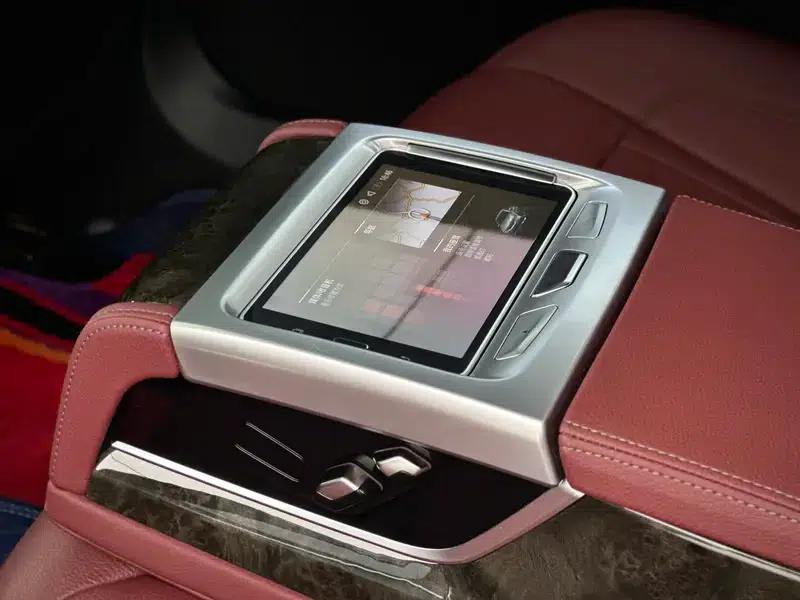 2020 BMW 5 Series 530Li Luxury M Sport Package — миниатюра 16