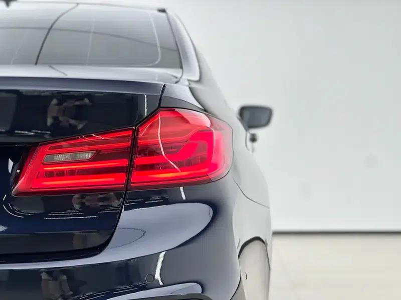2020 BMW 5 Series 530Li Luxury M Sport Package — миниатюра 8