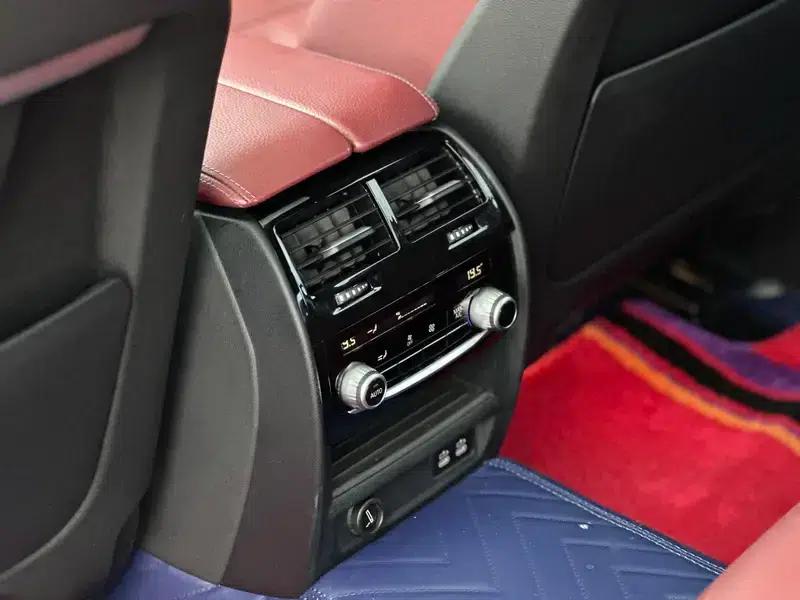 2020 BMW 5 Series 530Li Luxury M Sport Package — миниатюра 9