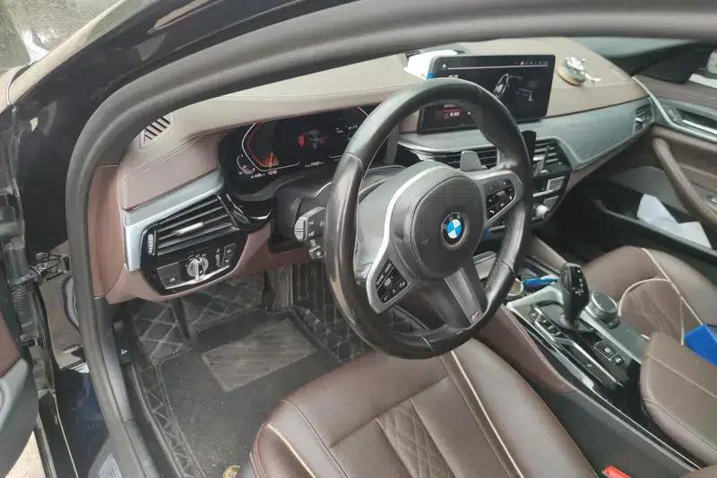 2022 BMW 5 Series Facelift 530Li Leading Edition M Sport Package — миниатюра 12