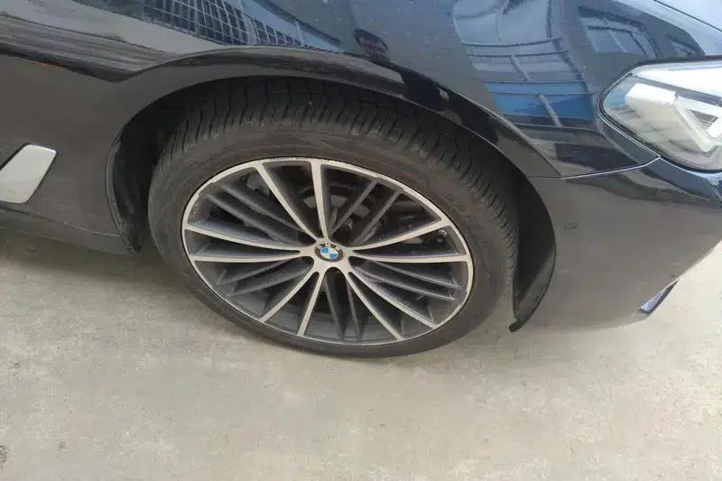 2022 BMW 5 Series Facelift 530Li Leading Edition M Sport Package — миниатюра 4