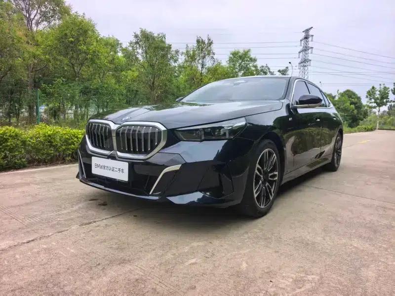 2024 BMW 5 Series 525Li M Sport Package — миниатюра 1